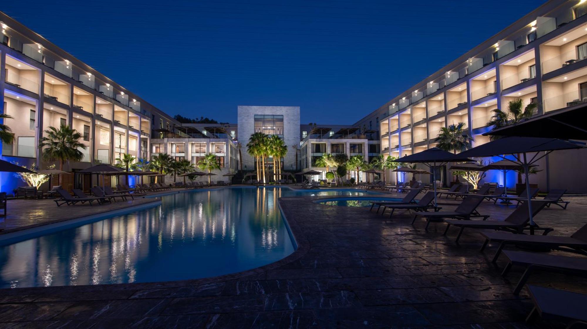 Dominium Palace Agadir Exterior foto The hotel at night
